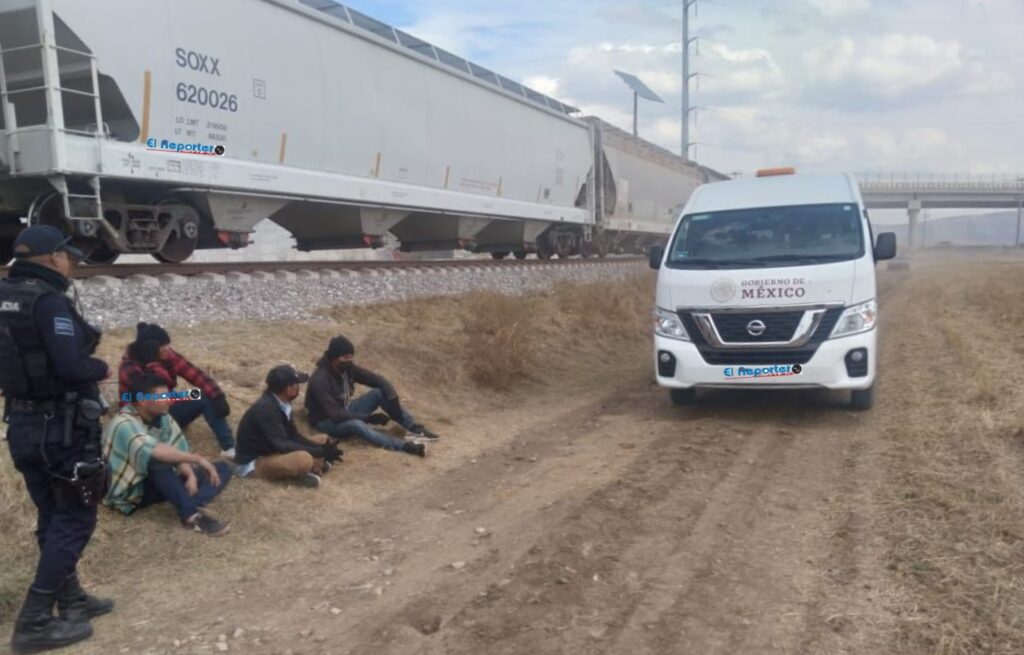 Rescataron a migrantes que viajaba en la bestia