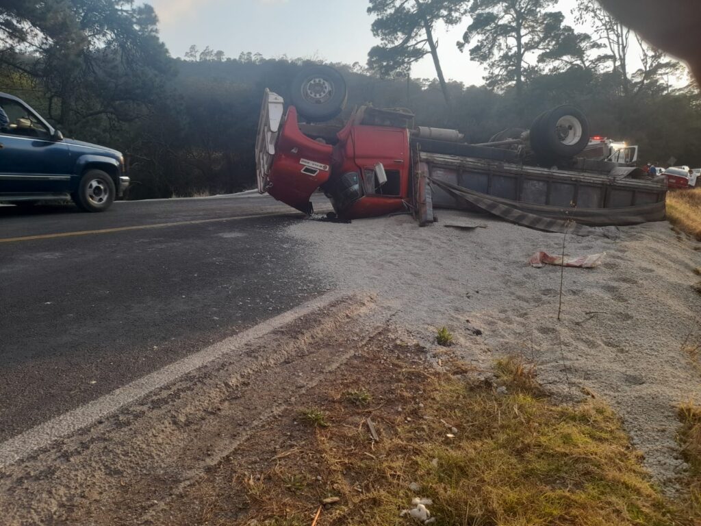 Aparatoso accidente en la México-Tuxpan