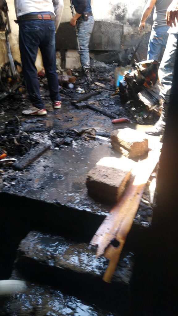 Una veladora causó incendio en humilde vivienda