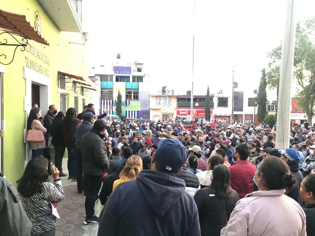 Alcalde Saúl García desatendió al pueblo y se unen en su contra