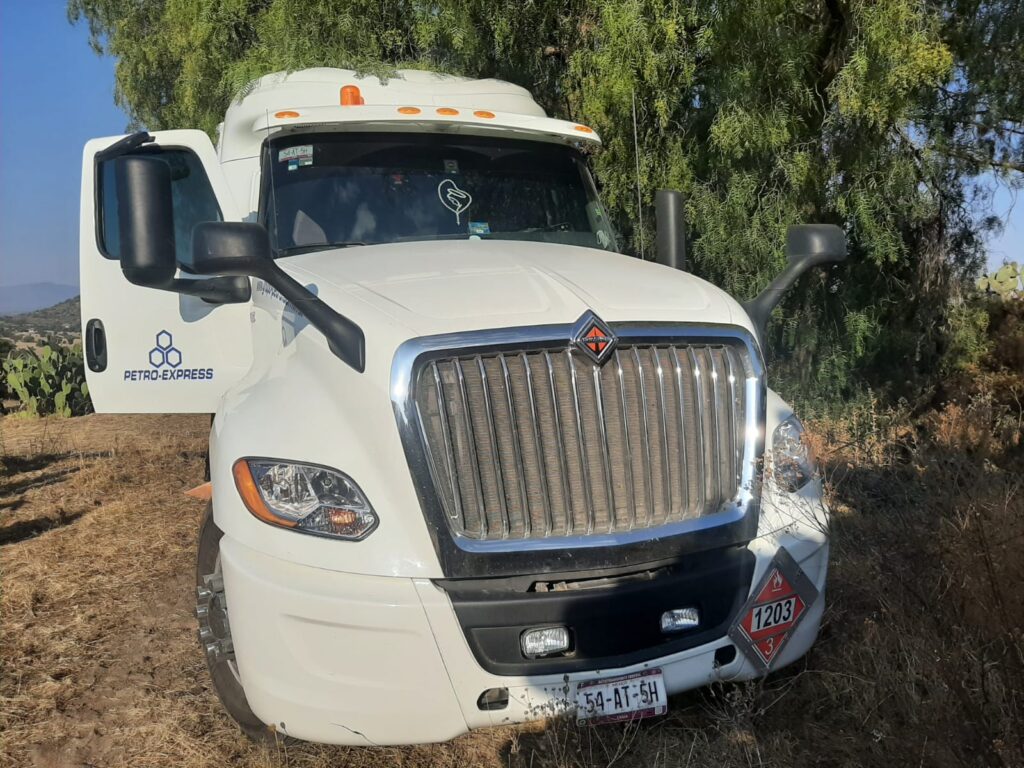 Recuperan tracto camión robado en puebla