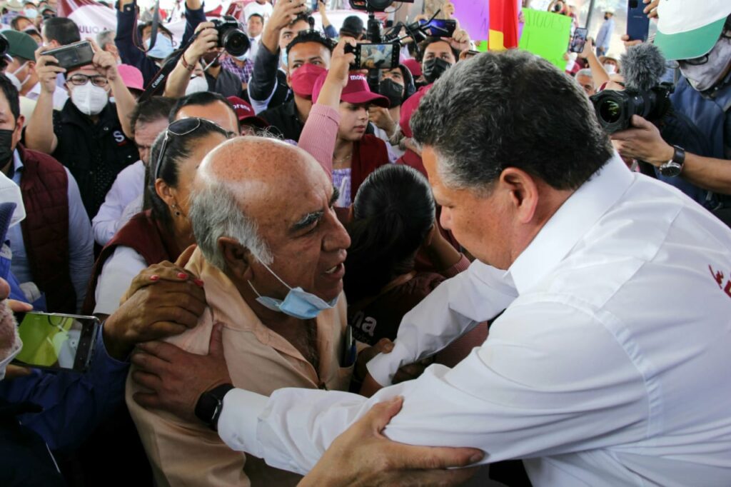 Julio Menchaca tiene el respaldo de barrios y comunidades de Pachuca