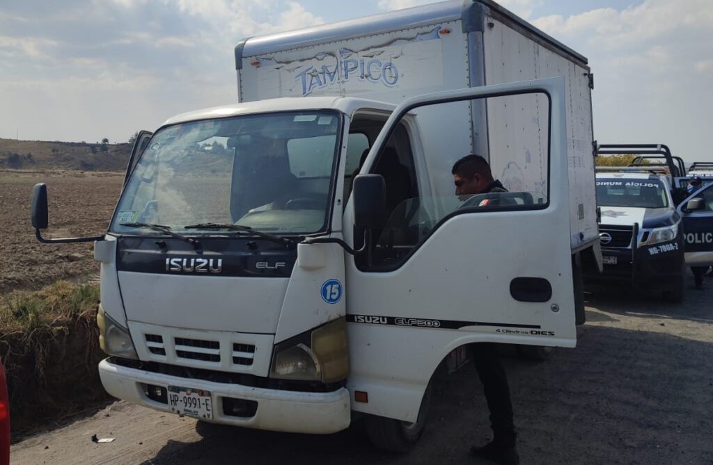 Maleantes asaltaron y amarraron a chofer de camión