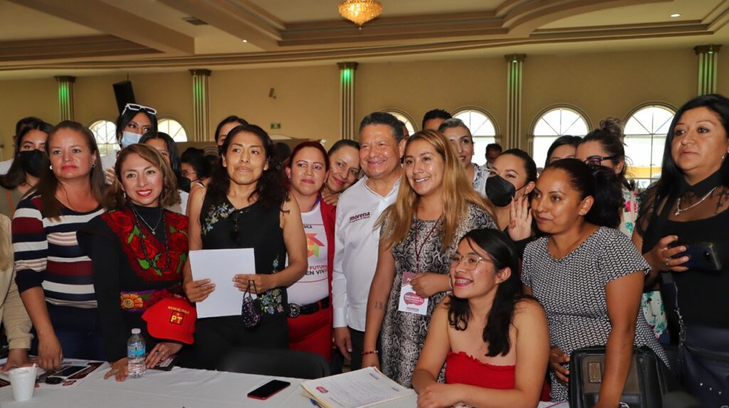 Julio Menchaca construye plan de gobierno junto a hombres y mujeres