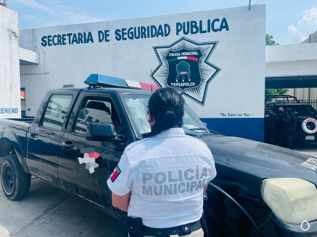 Aseguran a falso policía y patrulla clonada