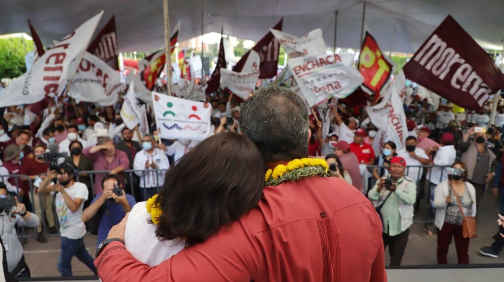 Fin a dispendios y apoyo a los más pobres, compromete Julio Menchaca