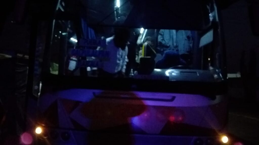 Trio de maleantes asalto un autobús de pasajeros