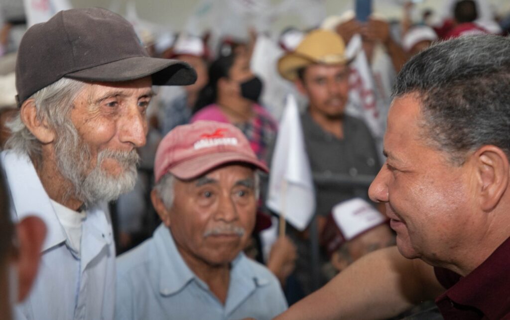 Presenta Julio Menchaca estrategia para atender a adultos mayores