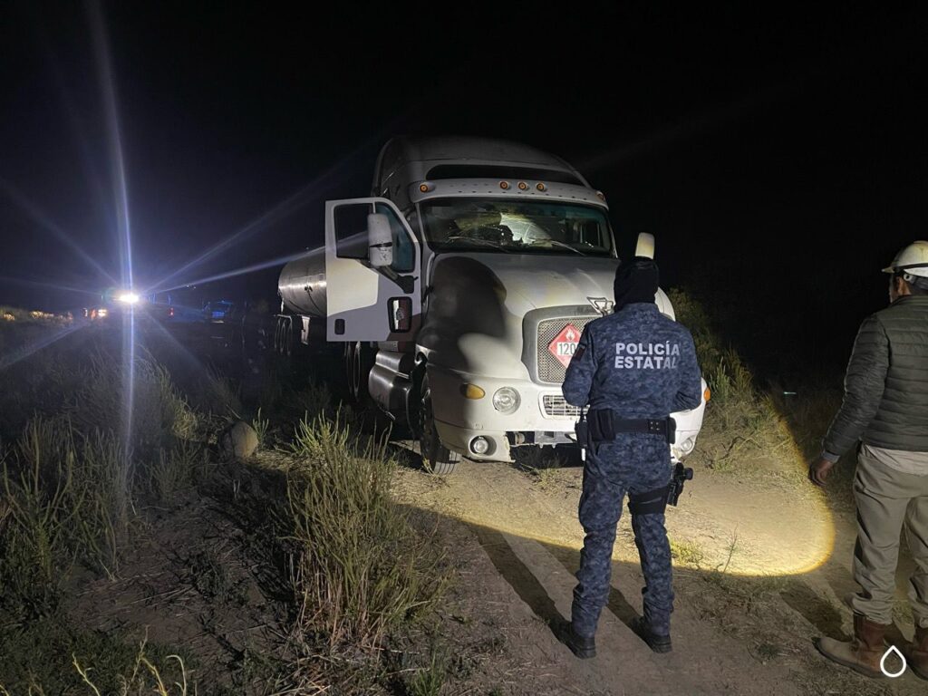 Aseguran tráiler cargado de huachicol
