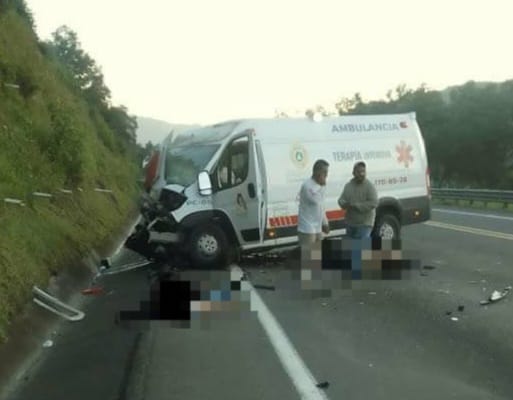 Dos muertos al accidentarse una ambulancia