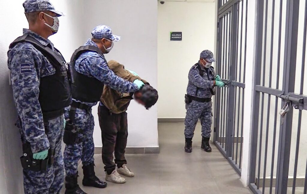 Pistola en mano intentó robar un Jetta