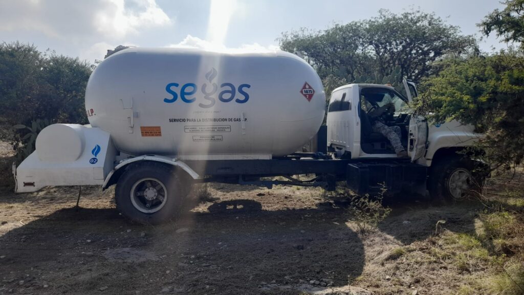 Aseguran una pipa cargada con gas LP