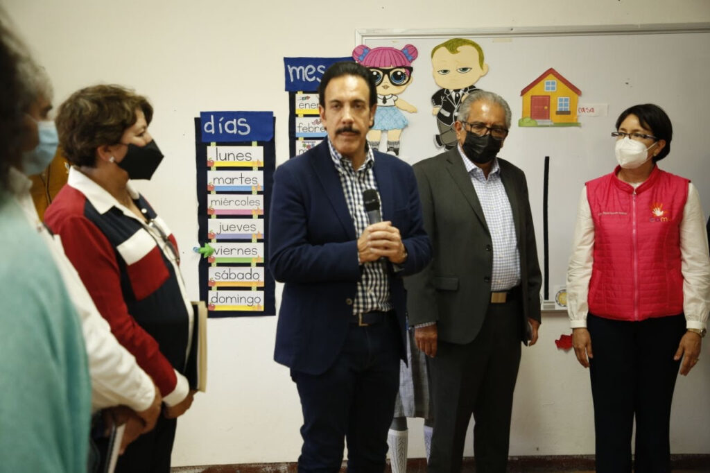 Autoridades supervisan obras educativas