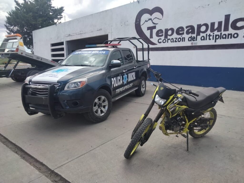 Recuperan una motocicleta abandonada