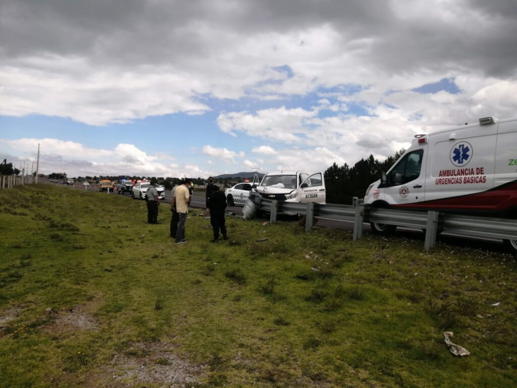 Herido al chocar con la barra de contención
