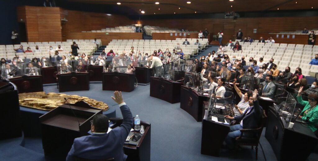 Magistrados rinden protesta ante el poder legislativo