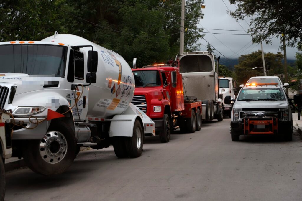 Desmantelan punto de almacenamiento de combustible de procedencia ilicita
