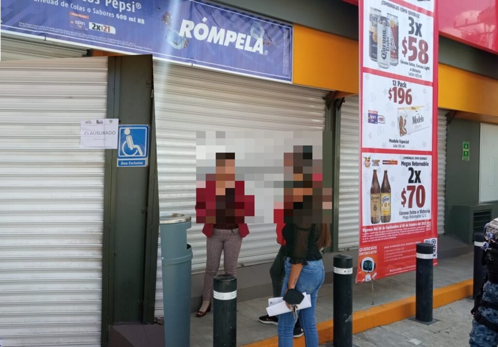 Por violar horario fue clausurado el OXXO