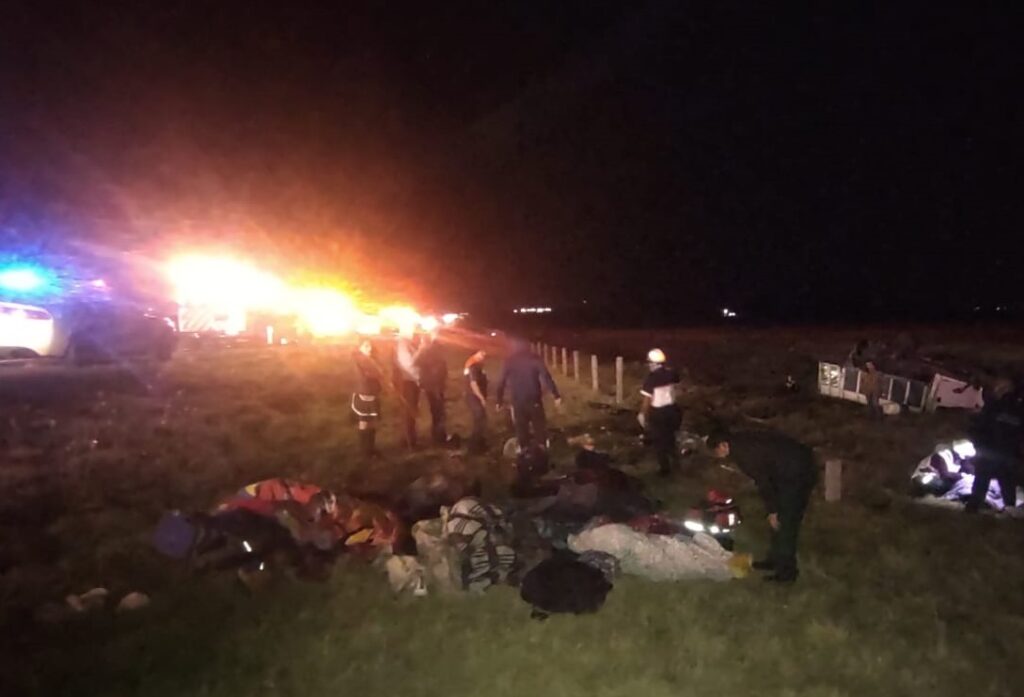 Destruyó su camioneta la vía México-Tuxpan