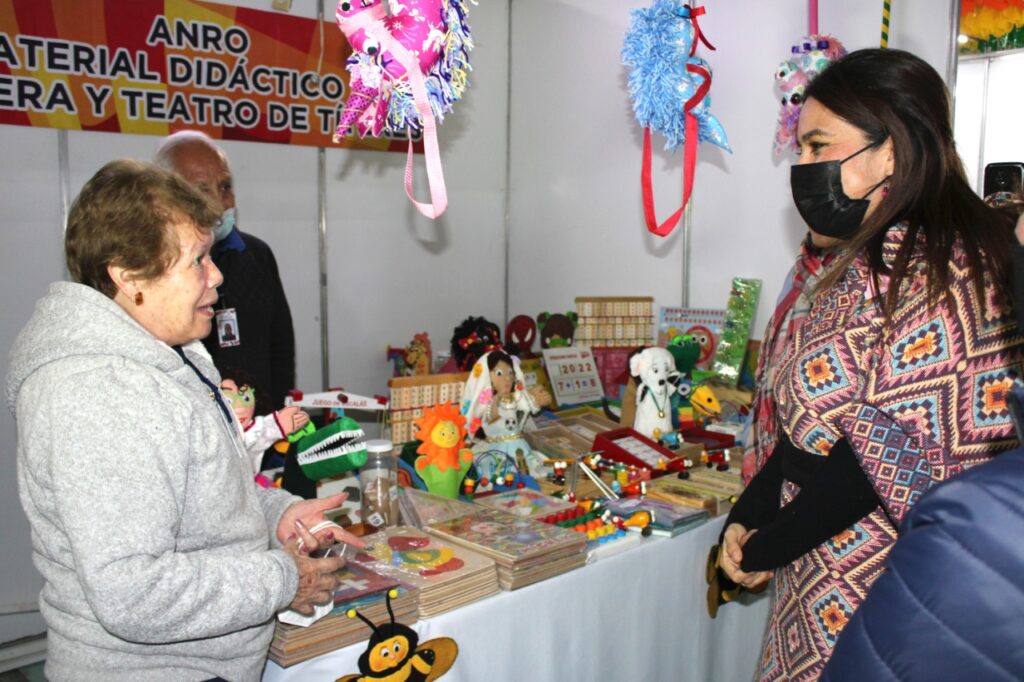 Artesanías de 43 municipios participan en el pabellón de la feria