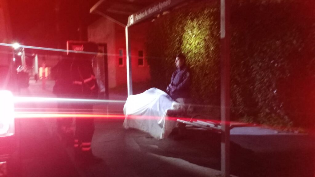 Octagenario muere cerca de paradero