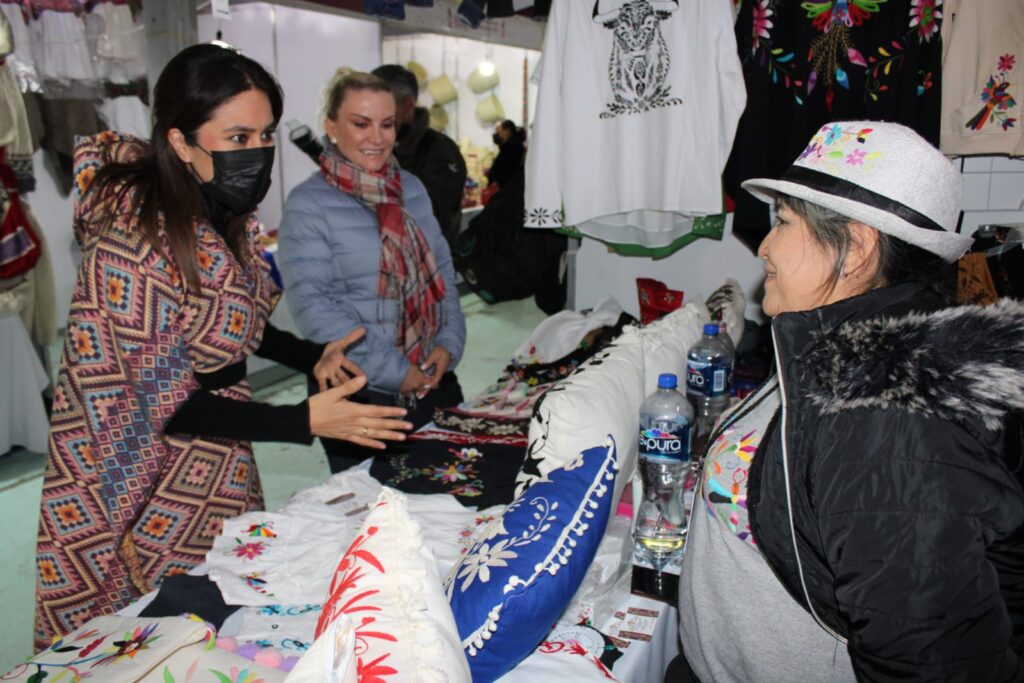 Simey Olvera supervisó pabellón artesanal de la Feria de San Francisco