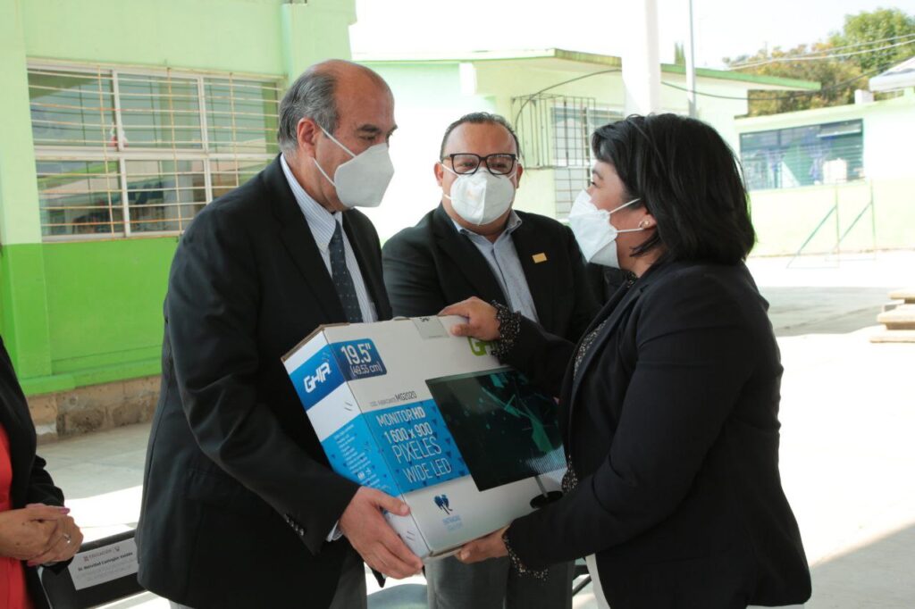 SEPHfortalece con moviliario a escuelas de educación básica