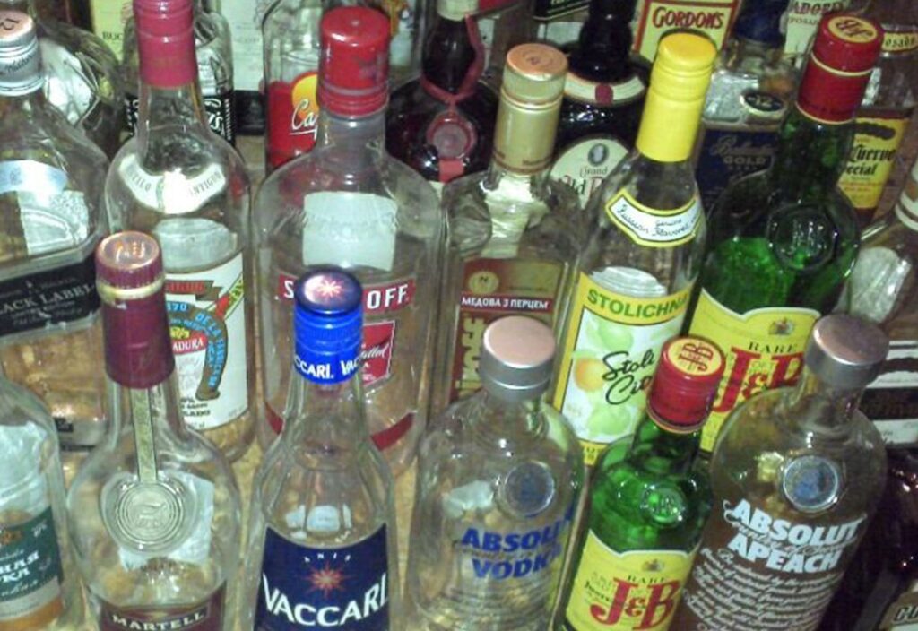 Causuran bar «Camel» por vender alcohol a menores de edad