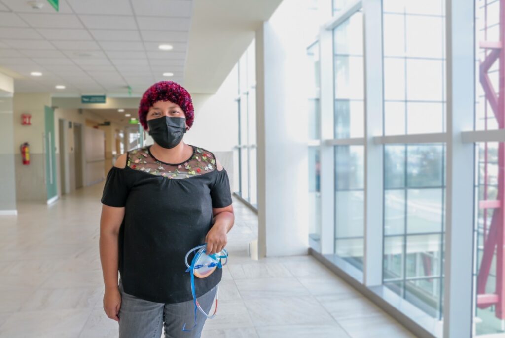 Una mujer vence cáncer de mama avanzado