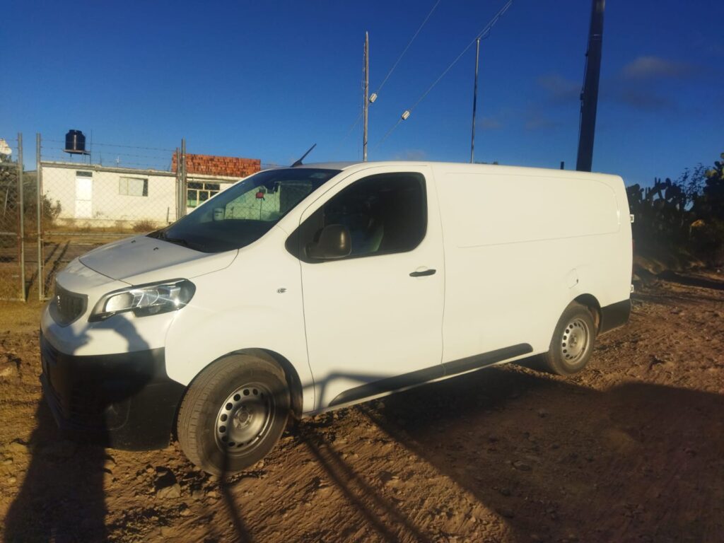 Recuperan una camioneta robada por la noche