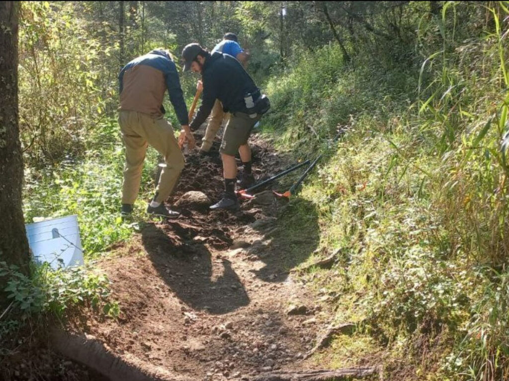 Práctica para reparar el sendero conocido como ‘El Balam’
