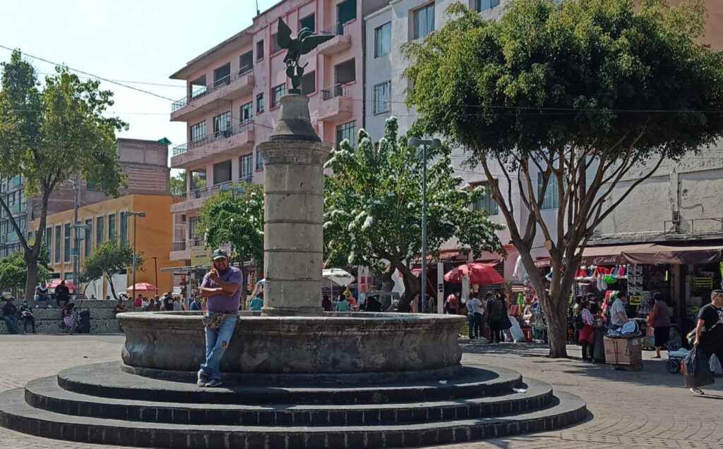 Tenoch observo al águila devorando una serpiente