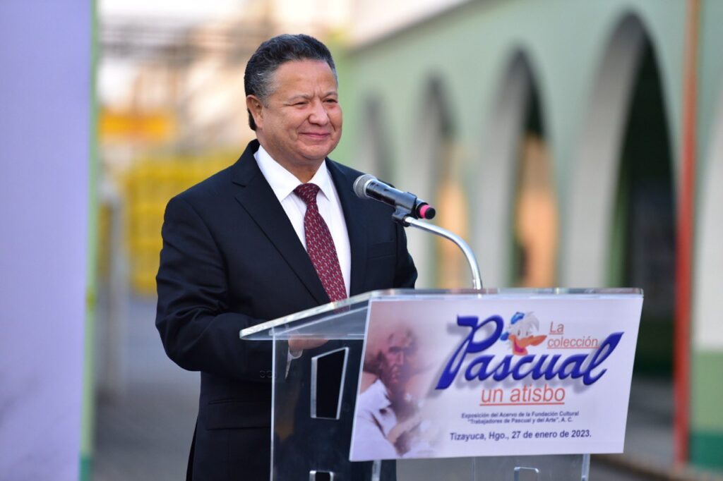 Menchaca Salazar en la clausura de la exposición de arte “Acércate”