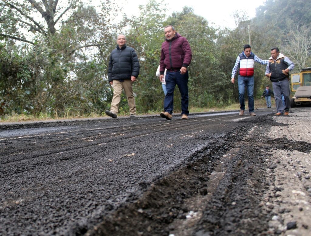 Secretario de Obras realiza gira de trabajo por la Sierra hidalguense