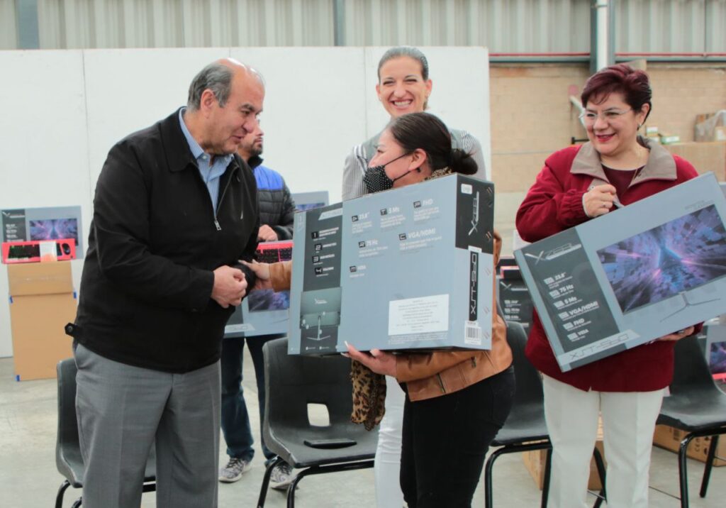 SEPH entregó equipos de cómputo a escuelas de Educación Básica