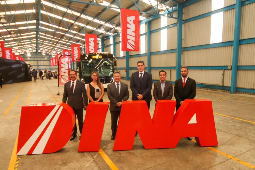 DINA presenta nueva línea de camiones