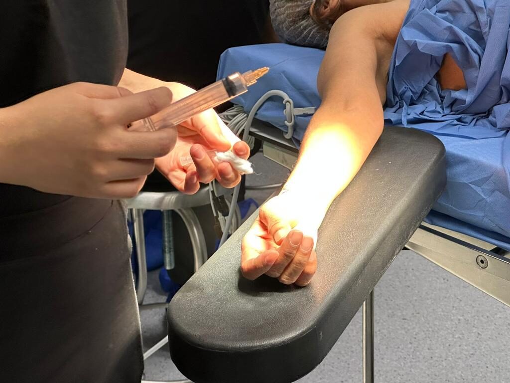 Cirugía plástica por retiro de cuerpos extraños, liberación de tendones extensores