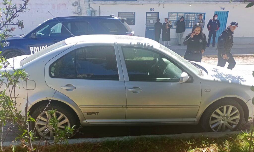 Ladrones abandonaron un Jetta