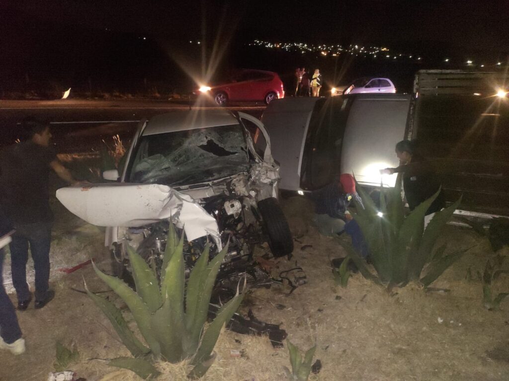 Dos heridos y elevados daños en aparatosos choques