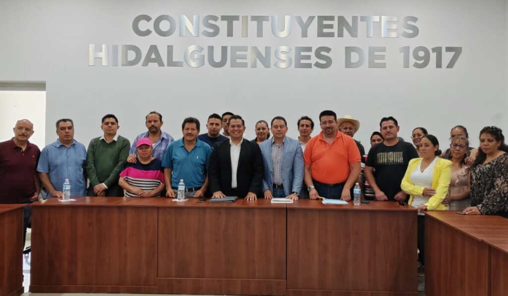 Diputado Hernández Arauz atendió quejas de comerciantes de Apan