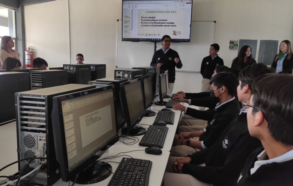 Conalep firmó convenios en beneficio de jóvenes estudiantes