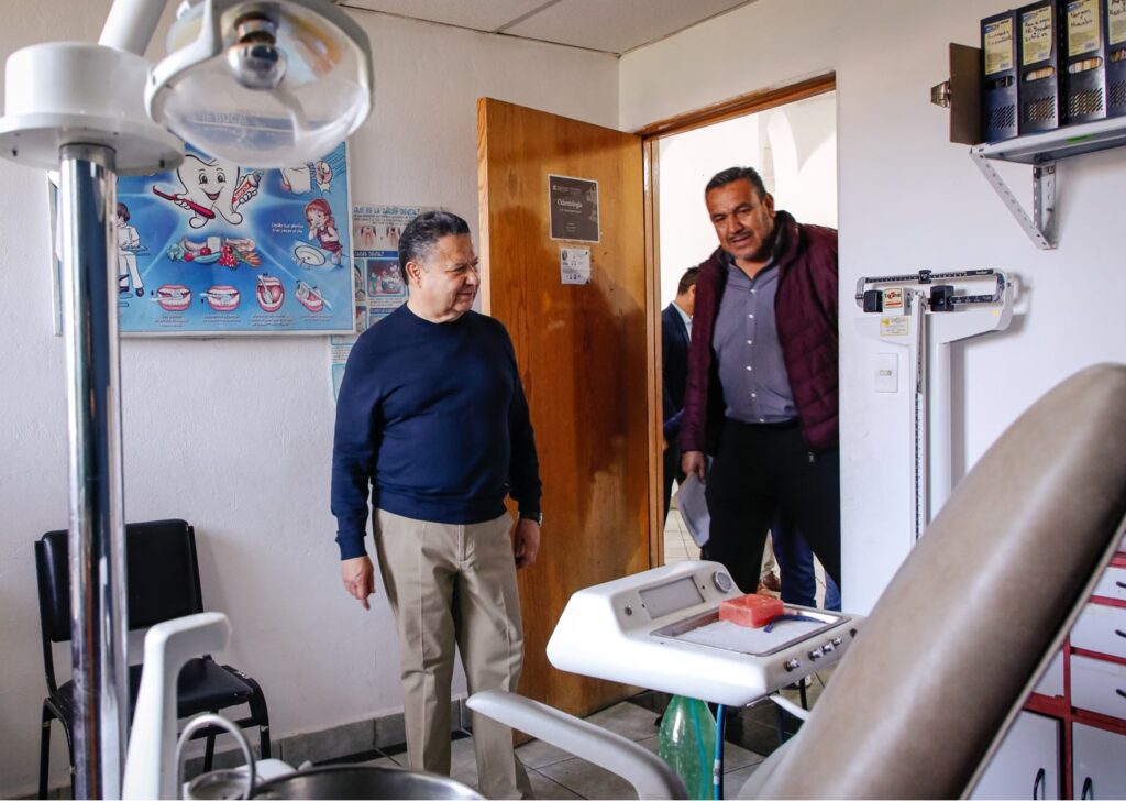 Julio Menchaca comprometido con abatir rezago en INHIDE