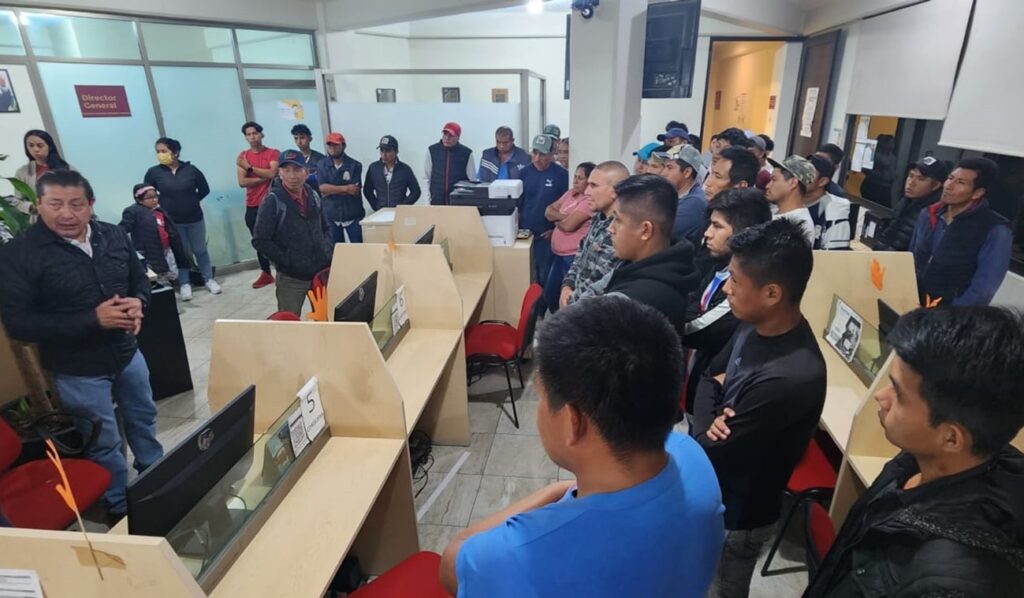 Obtienen empleo formal trabajadores agrícolas