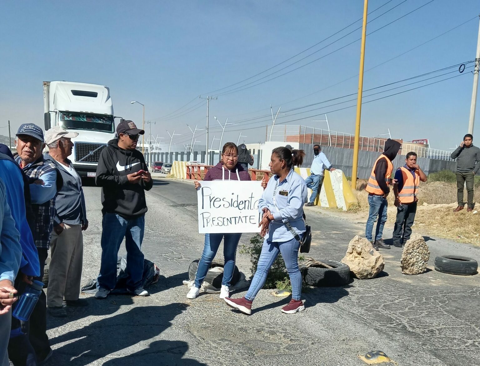Rápida solución a un bloqueo carretero