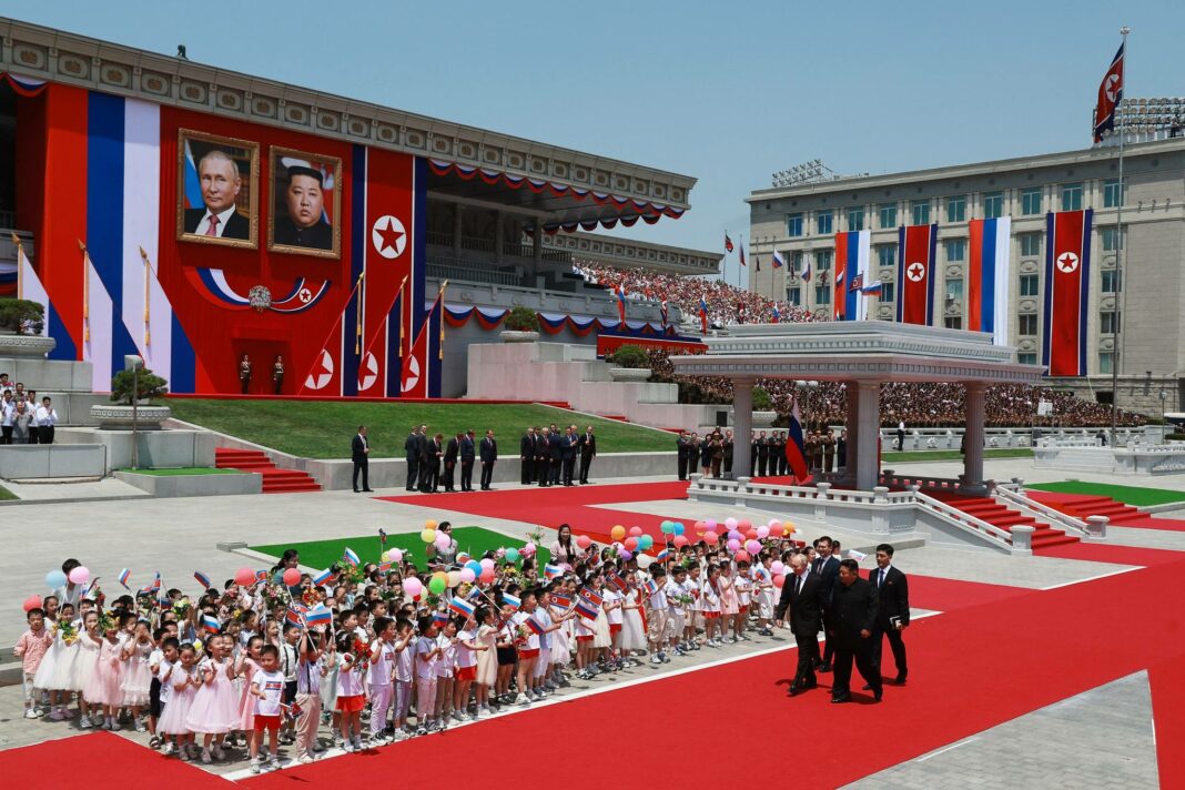 Encuentro histórico en la Plaza Kim Il Sung - El Reportero