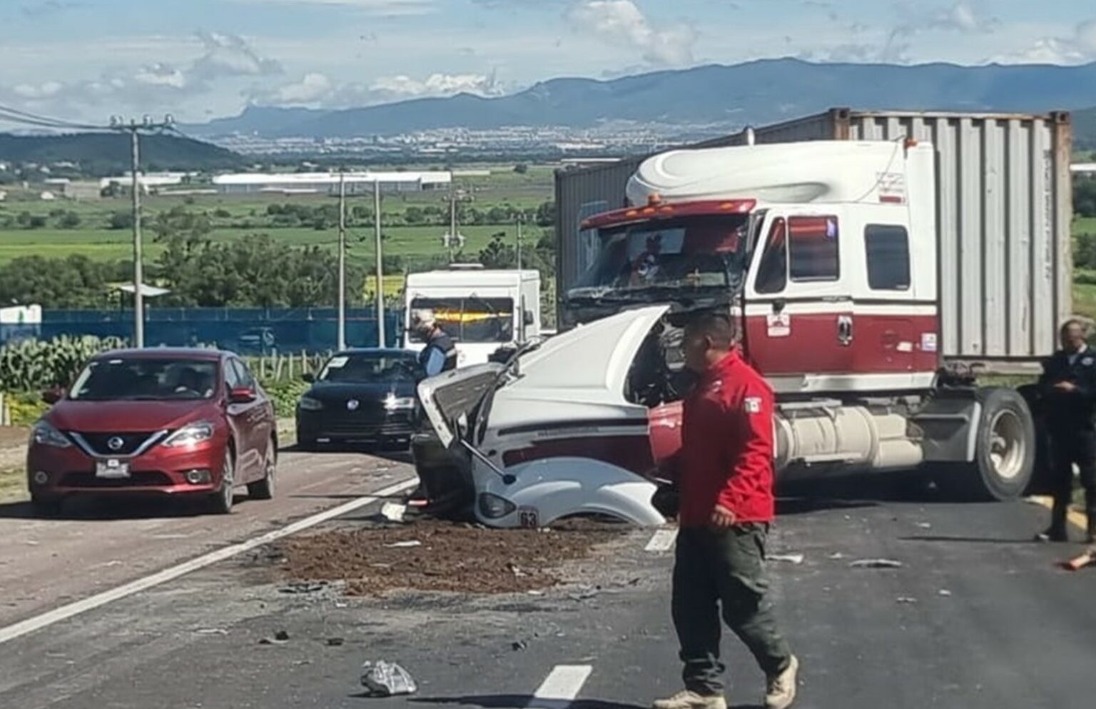 Cuantiosos daños materiales en espectacular choque