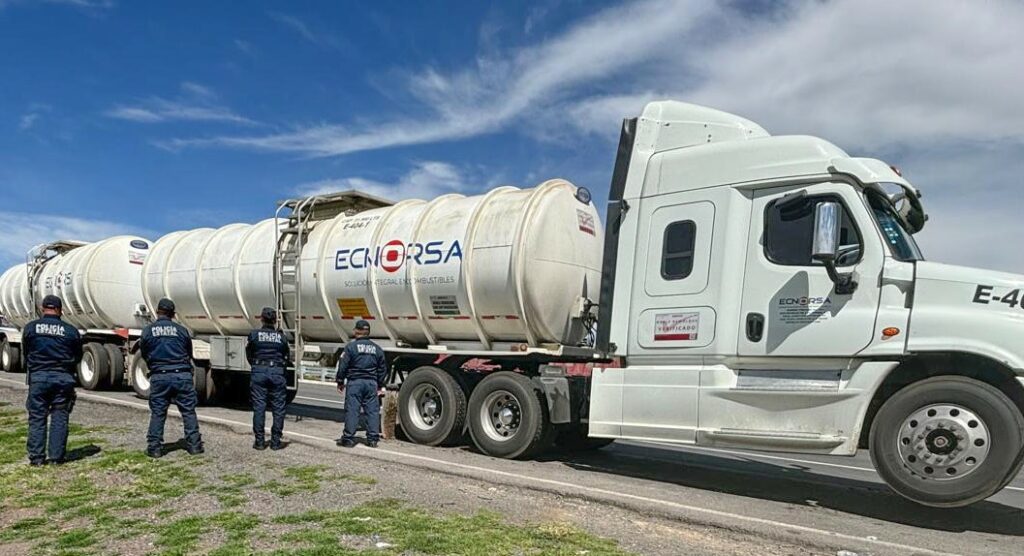 Localizan tractocamión robado con hidrocarburo