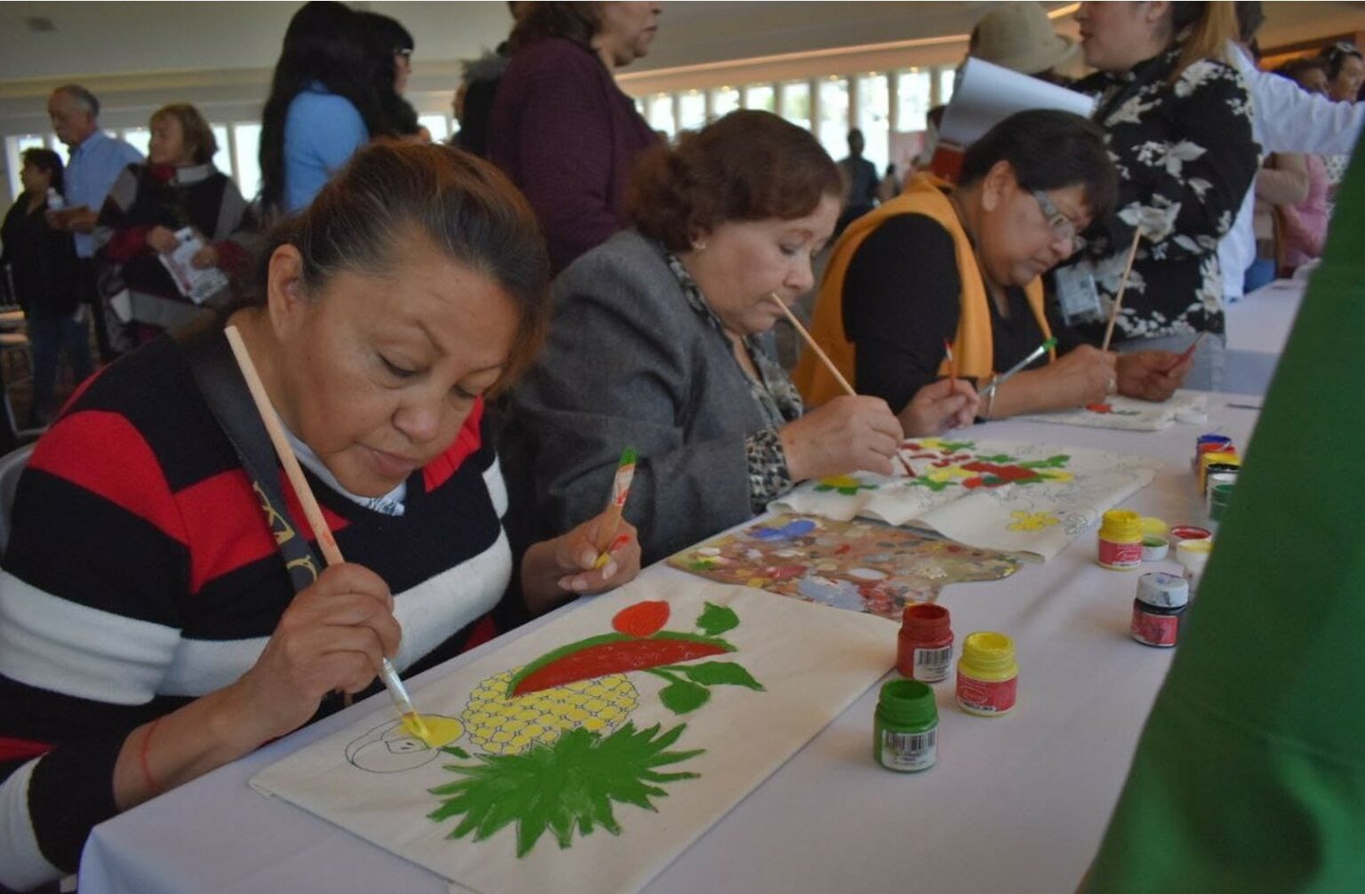 Reconocen invaluable aporte de adultos mayores en la sociedad