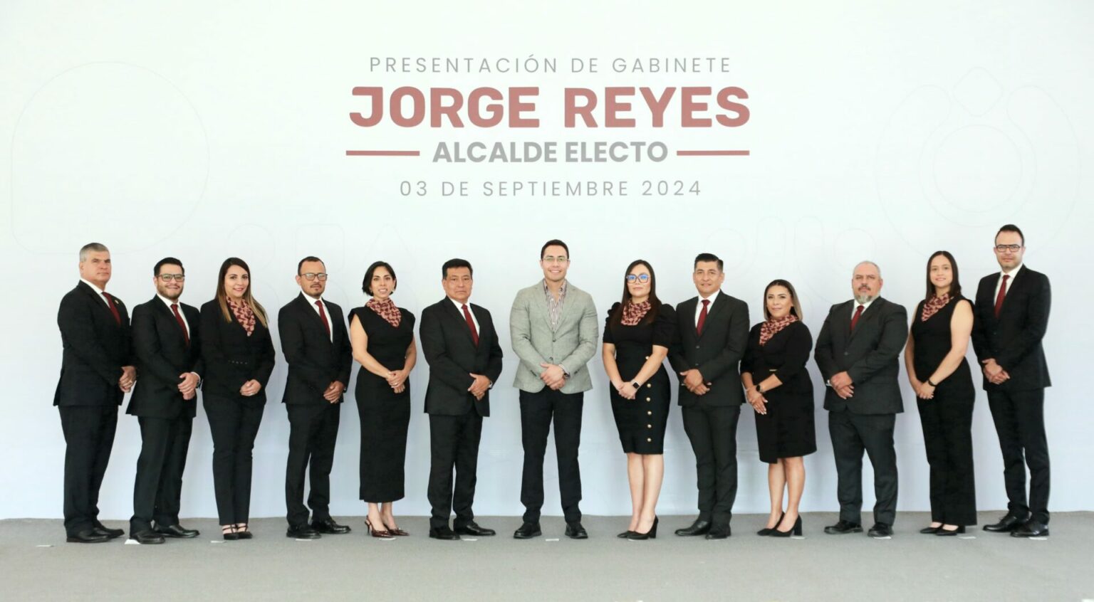Presenta Jorge Reyes a su equipo de trabajo