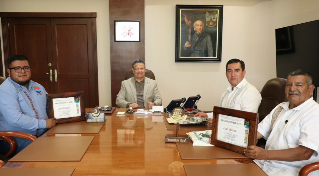 Reconoce Julio Menchaca a ganadores hidalguenses del Premio a la Pesca y Acuacultura